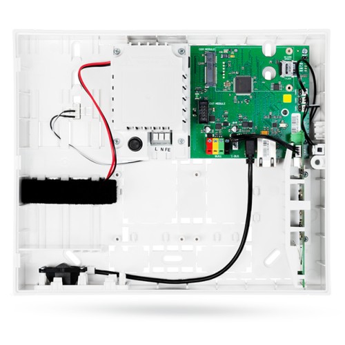 Centrale du système d'alarme, y compris appareil de transmission LAN et module radio
